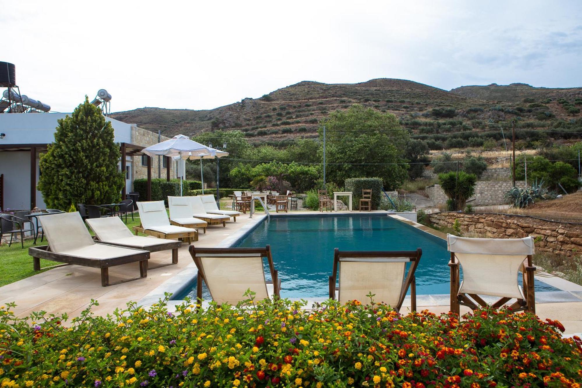 Agarathos Traditional Rooms - Pool - Kaliviani -On The Road To Balos Εξωτερικό φωτογραφία