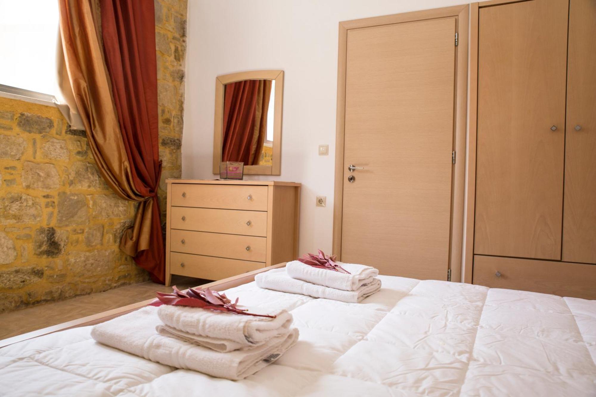 Agarathos Traditional Rooms - Pool - Kaliviani -On The Road To Balos Εξωτερικό φωτογραφία